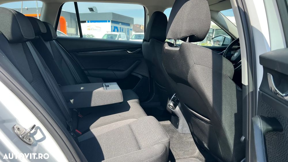 Skoda Octavia 2.0 TDI DSG Style - 8