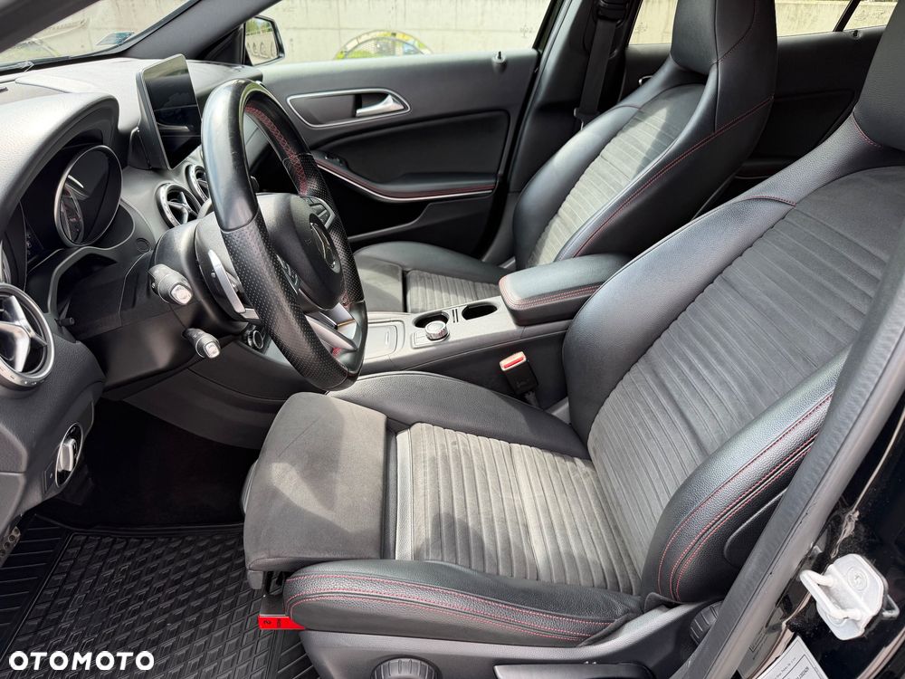 Mercedes-Benz GLA 250 4-Matic AMG Line - 10
