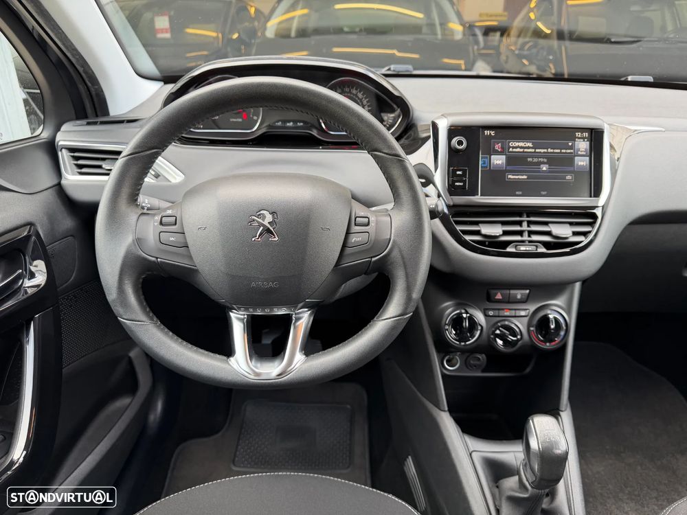 Peugeot 208 1.4 HDi SE Style - 13