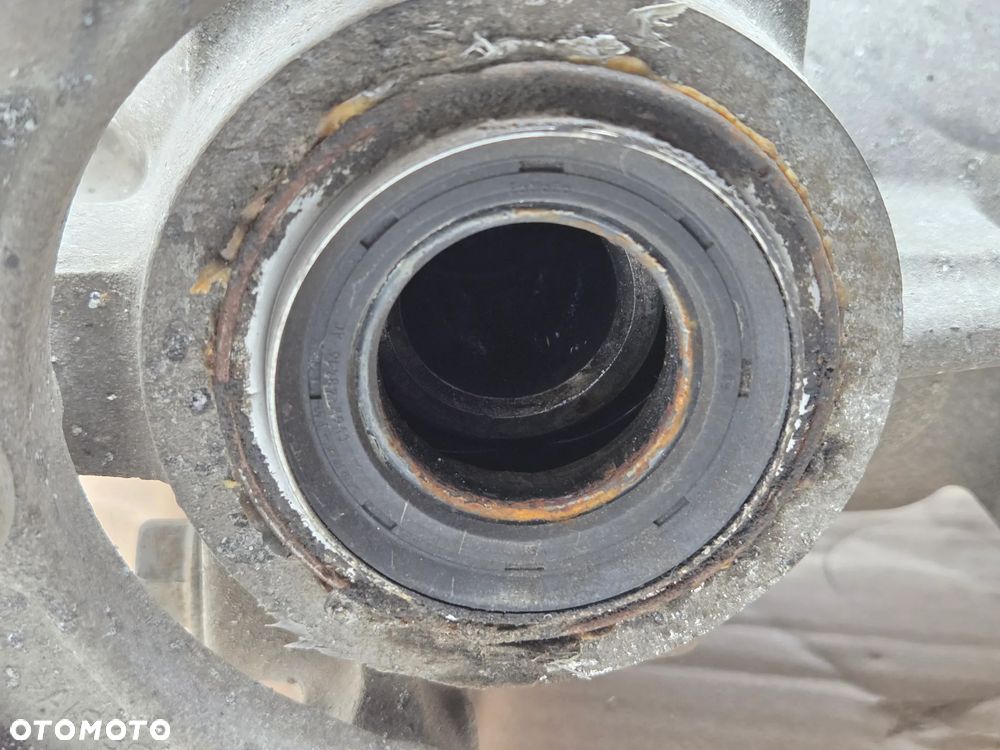 MOST TYL DYFER  TYLNY  CV6W-4B025-DF FORD KUGA II MK2 - 17