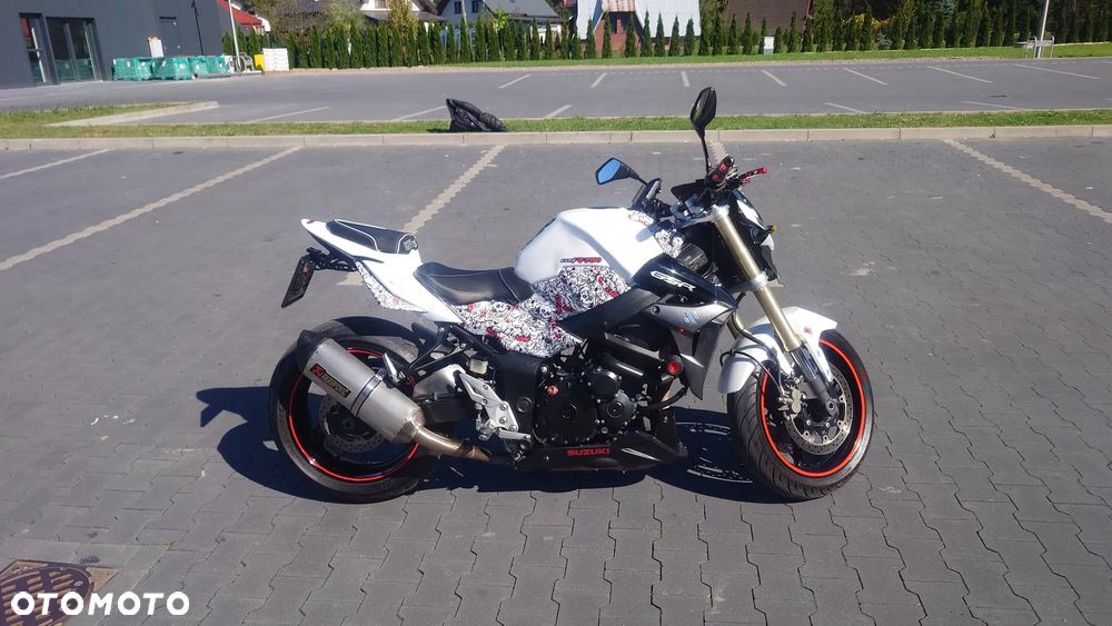 Suzuki GSR - 7