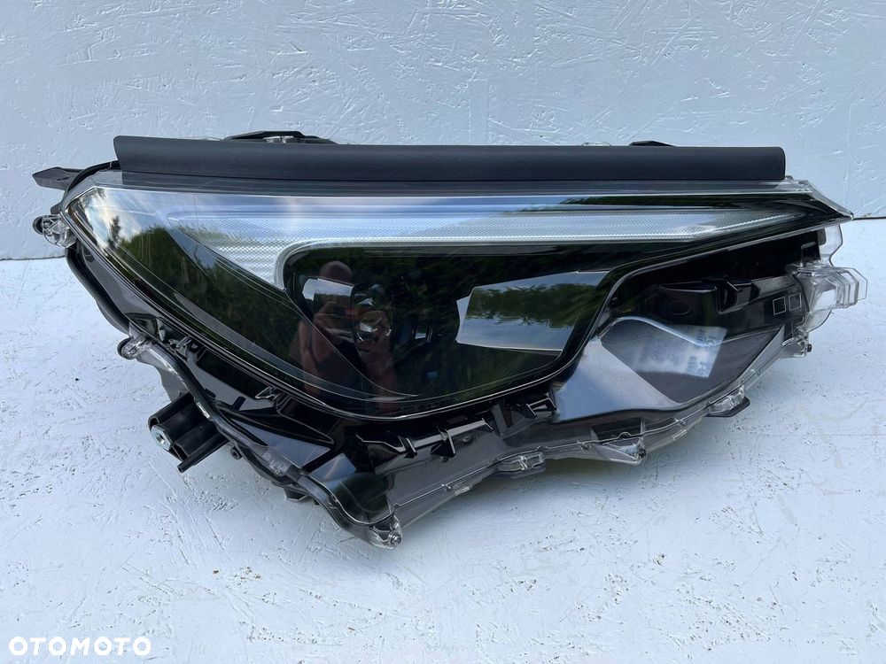 Lexus LBX 2024 - REFLEKTOR PRAWY PRZEDNI FULL LED PRZÓD ORG - 1