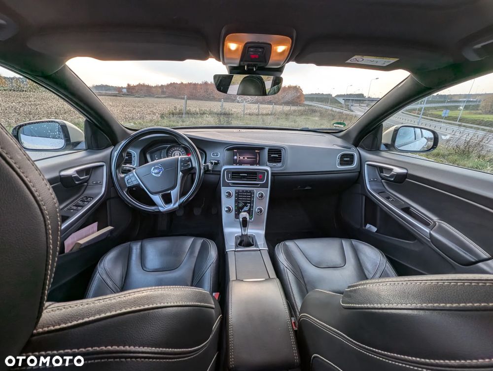 Volvo V60 D4 Summum - 14