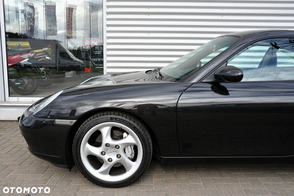 Porsche 911 Carrera 4 - 9