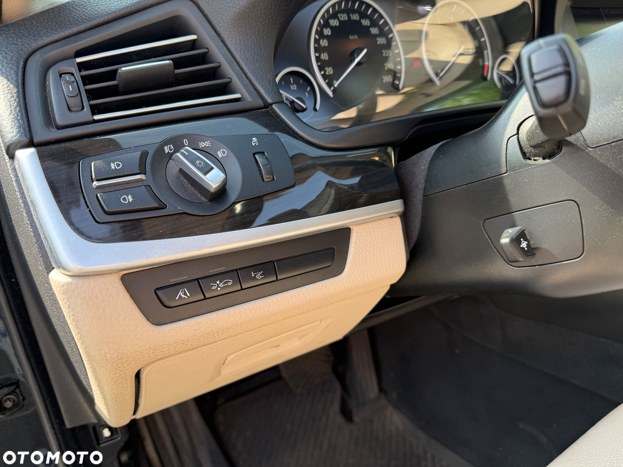 BMW Seria 5 528i xDrive - 17