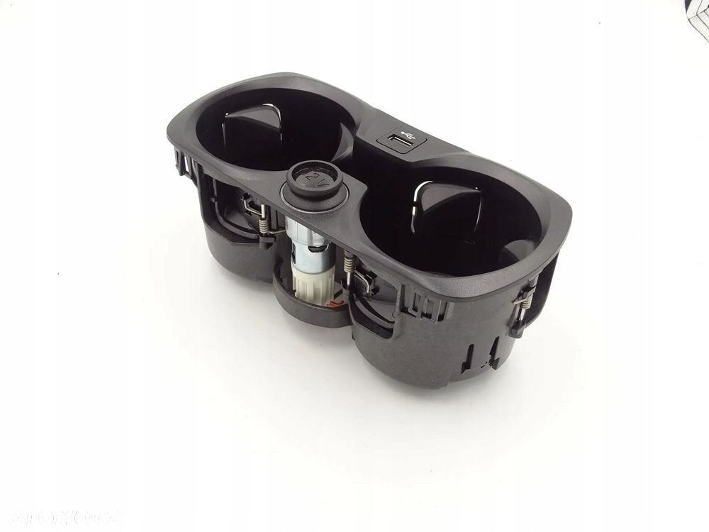 UCHWYT NA KUBKI NAPOJE USB TUNEL EUROPA 6809803 BMW 3 G20 G21 - 1