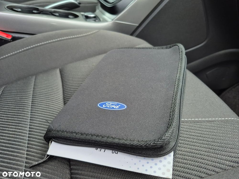 Ford Kuga 1.6 EcoBoost 2x4 Titanium - 24