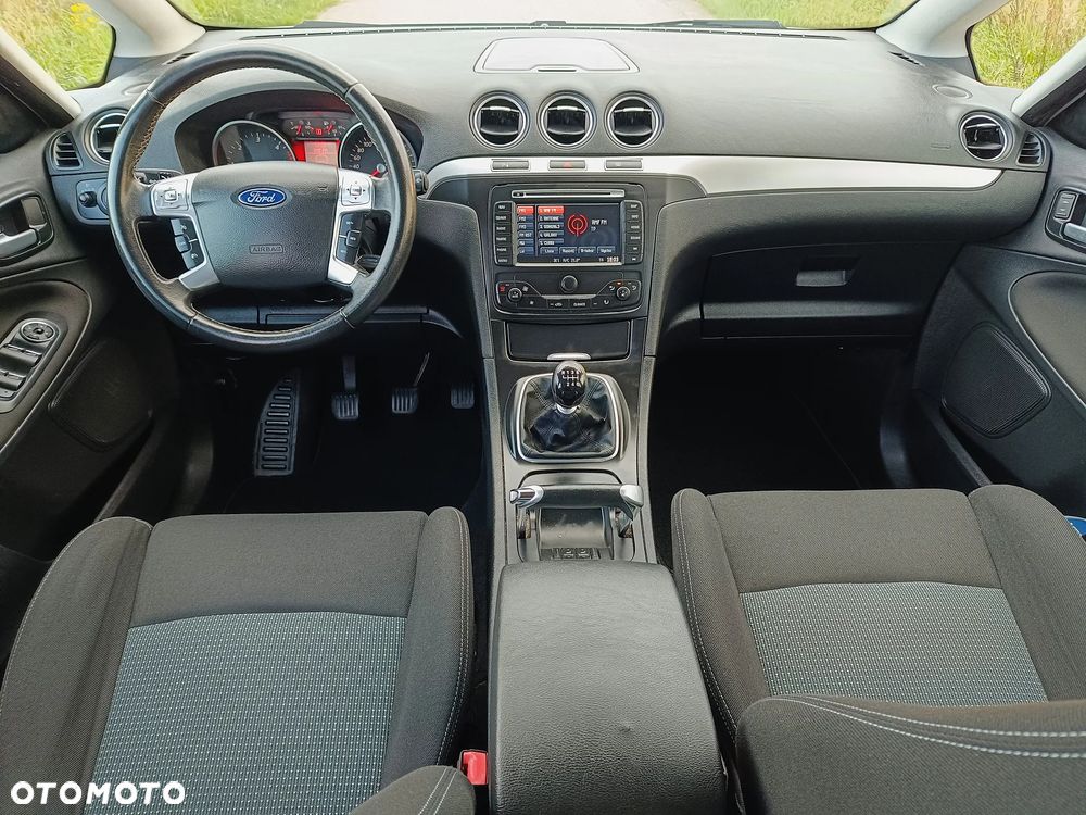 Ford S-Max - 17