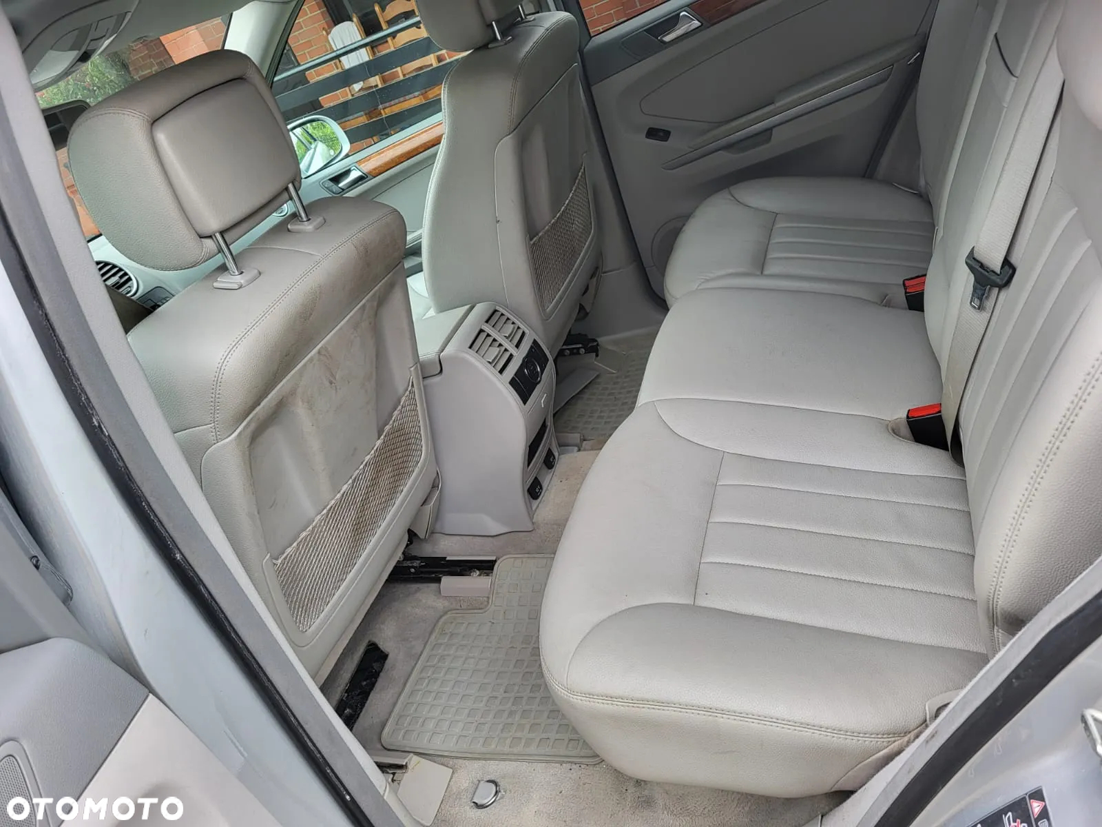 Mercedes-Benz ML 350 4-Matic - 12