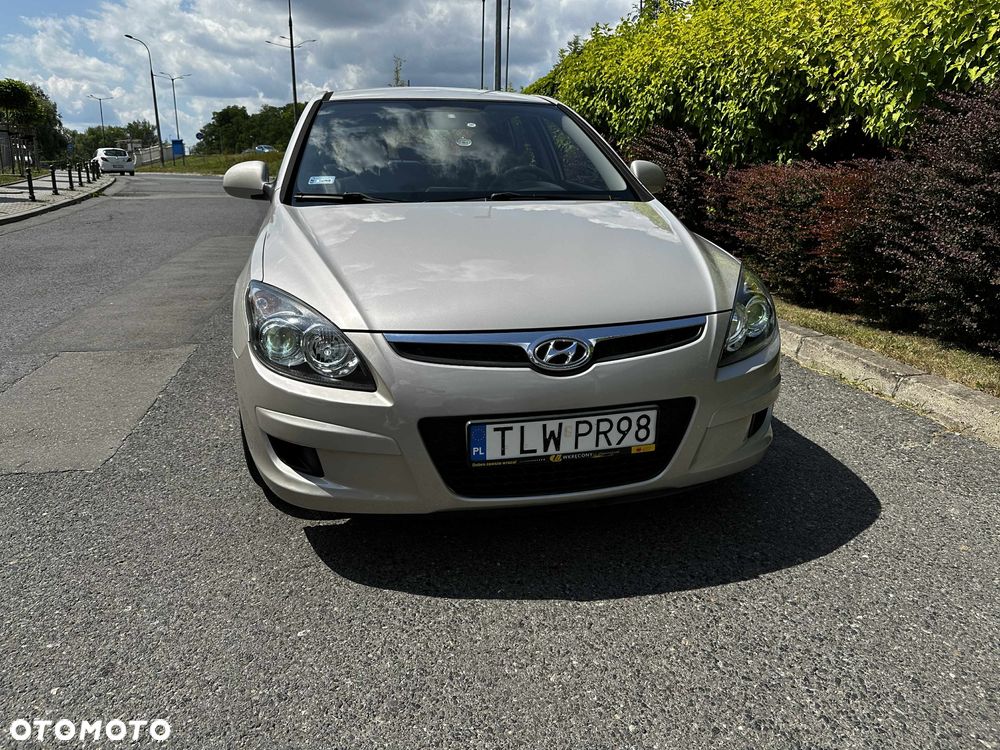 Hyundai i30 1.6 CRDi Base + - 3