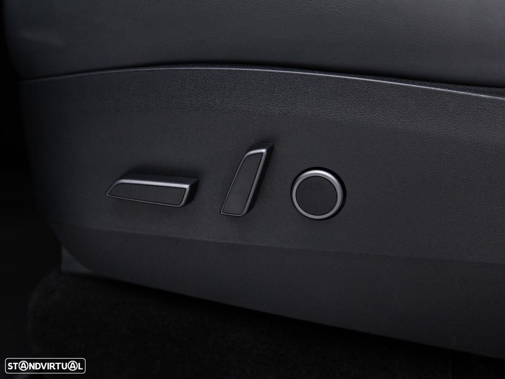 Tesla Model Y Long Range Dual Motor AWD - 19