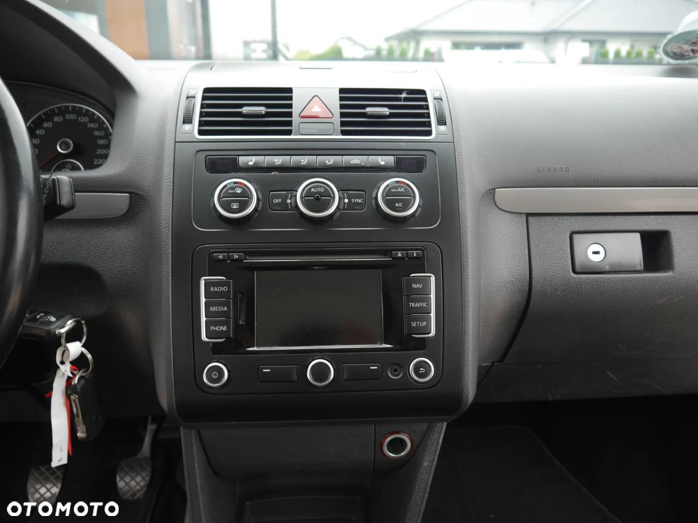 Volkswagen Touran 2.0 TDI DPF BlueMotion Technology MATCH - 10