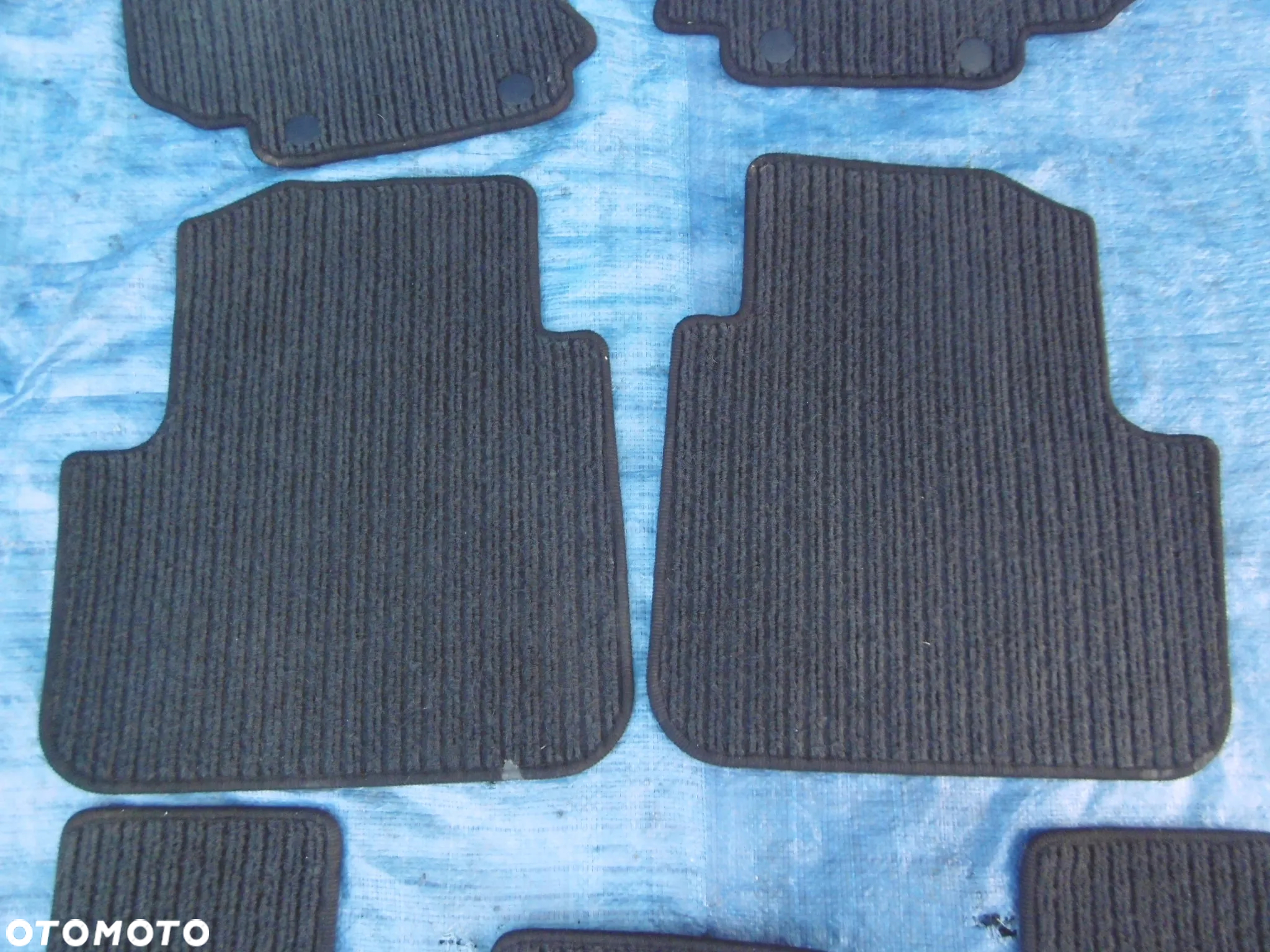 DYWANIKI ORYGINALNE KOMPLET MERCEDES W251 LONG - 4