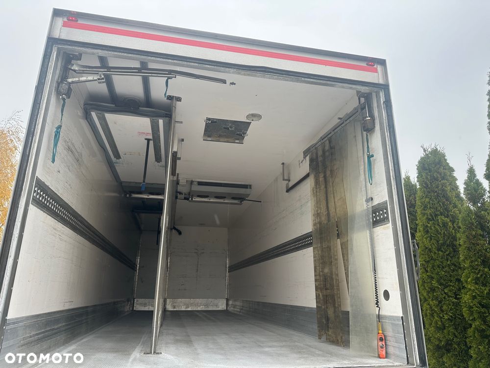 Scania / P360 / 6X2 / CHŁODNIA 7,7 m / Carrier / WINDA / - 19