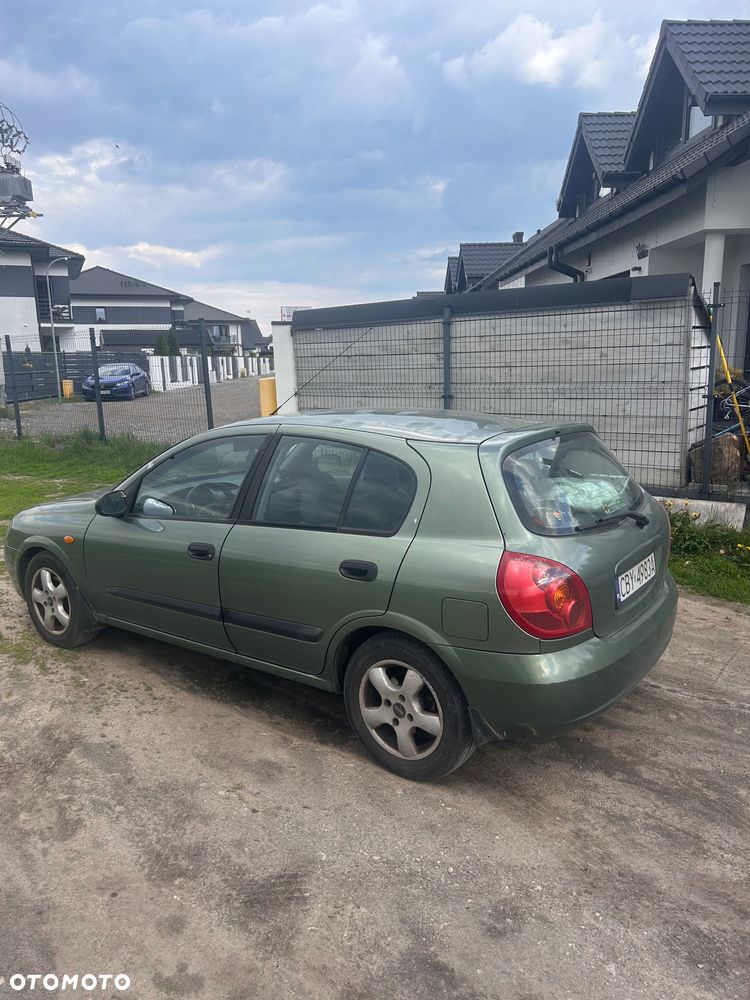 Nissan Almera 1.5 Base - 3