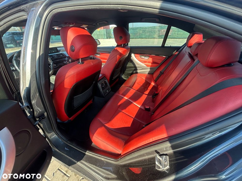 BMW Seria 3 330e iPerformance M Sport Shadow - 24