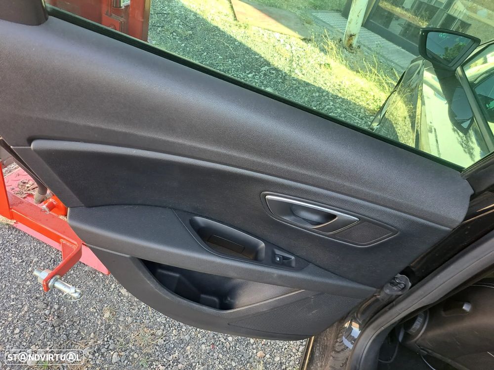 SEAT Leon 1.6 TDI S&S FR - 12