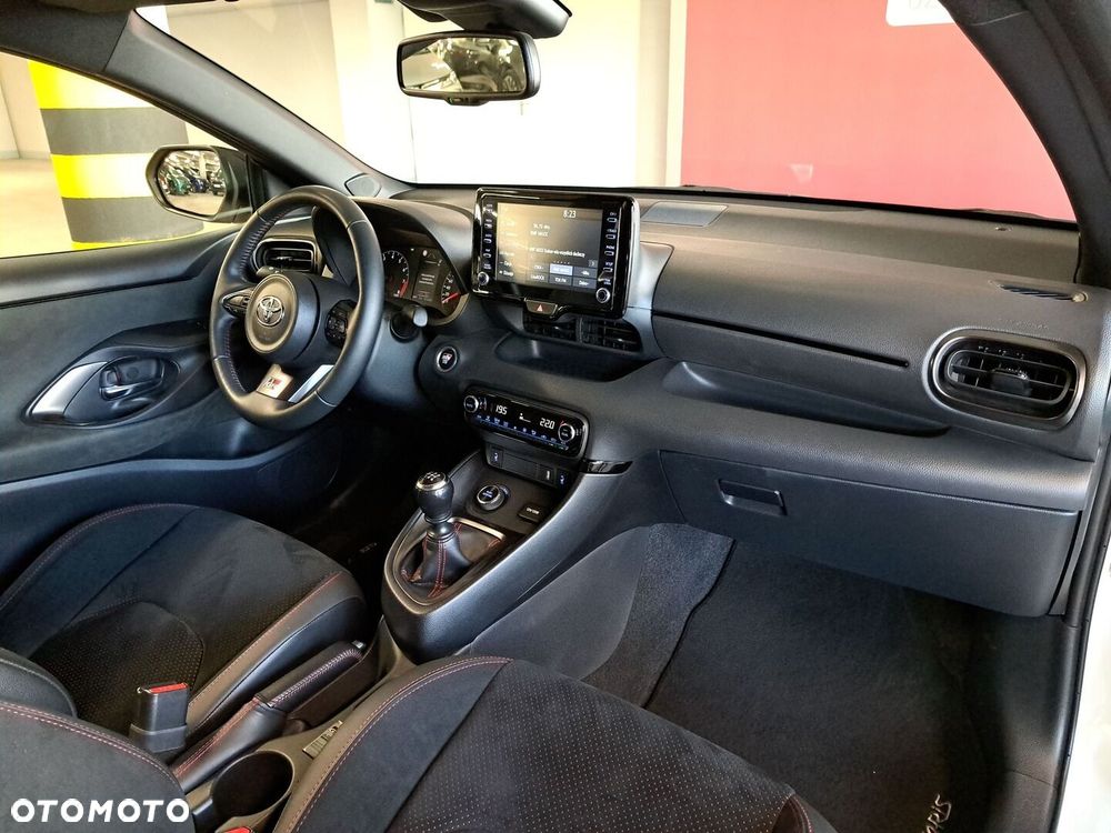 Toyota Yaris - 16