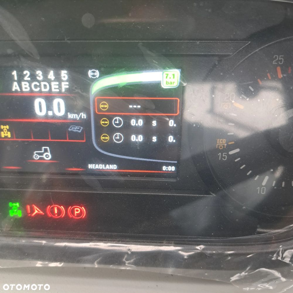 Zetor Seria 6 170 silnik Deutz AG Skrzynia ZF 54+27 biegów . 6 biegów pod obciążeniem - 27