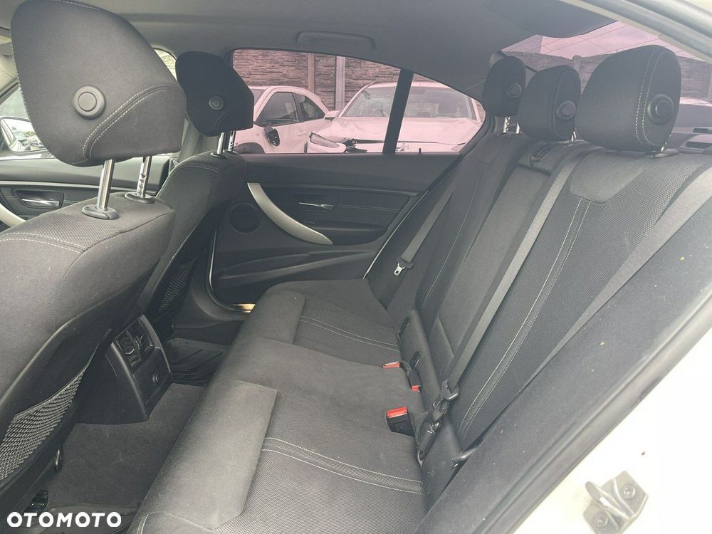 BMW Seria 3 318i - 10