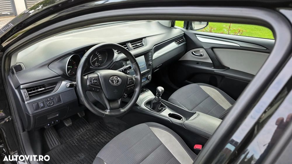 Toyota Avensis - 10