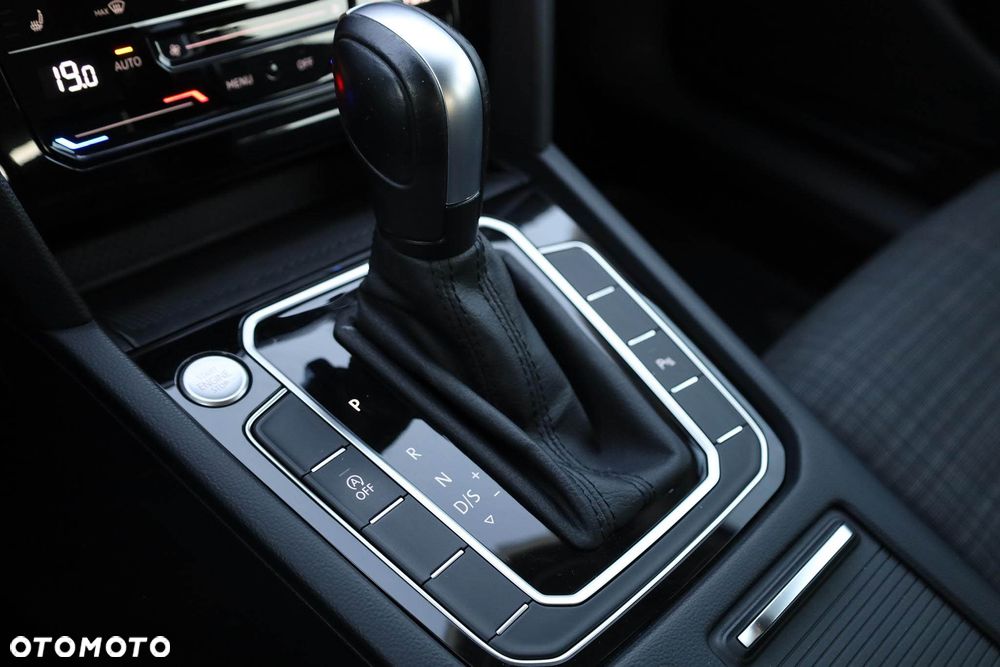Volkswagen Passat - 31