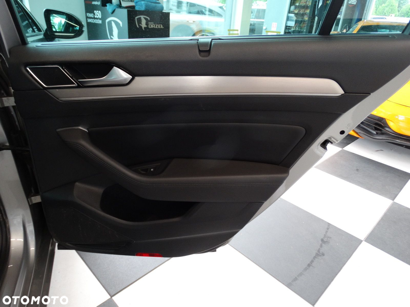 Volkswagen Passat - 14