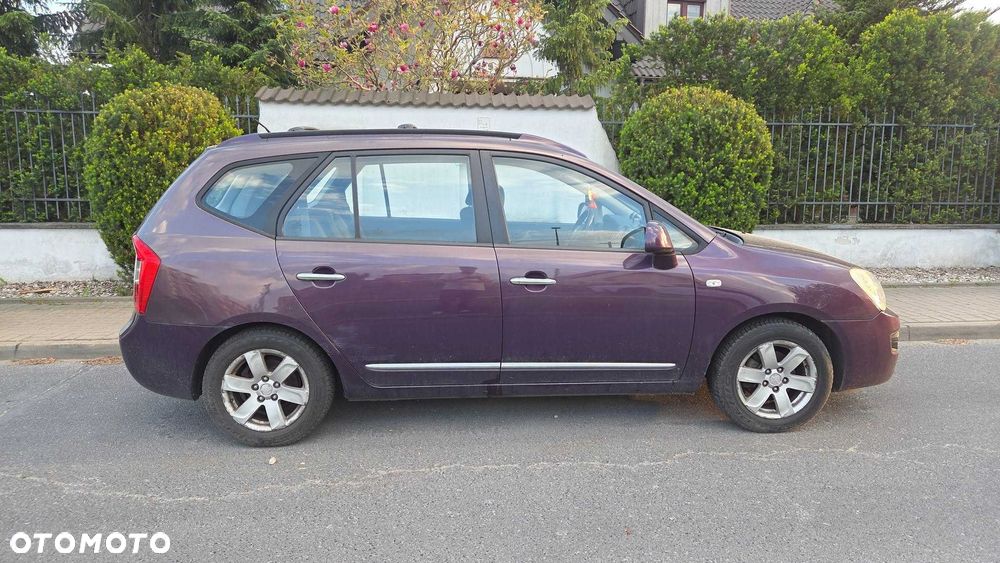 Kia Carens - 3