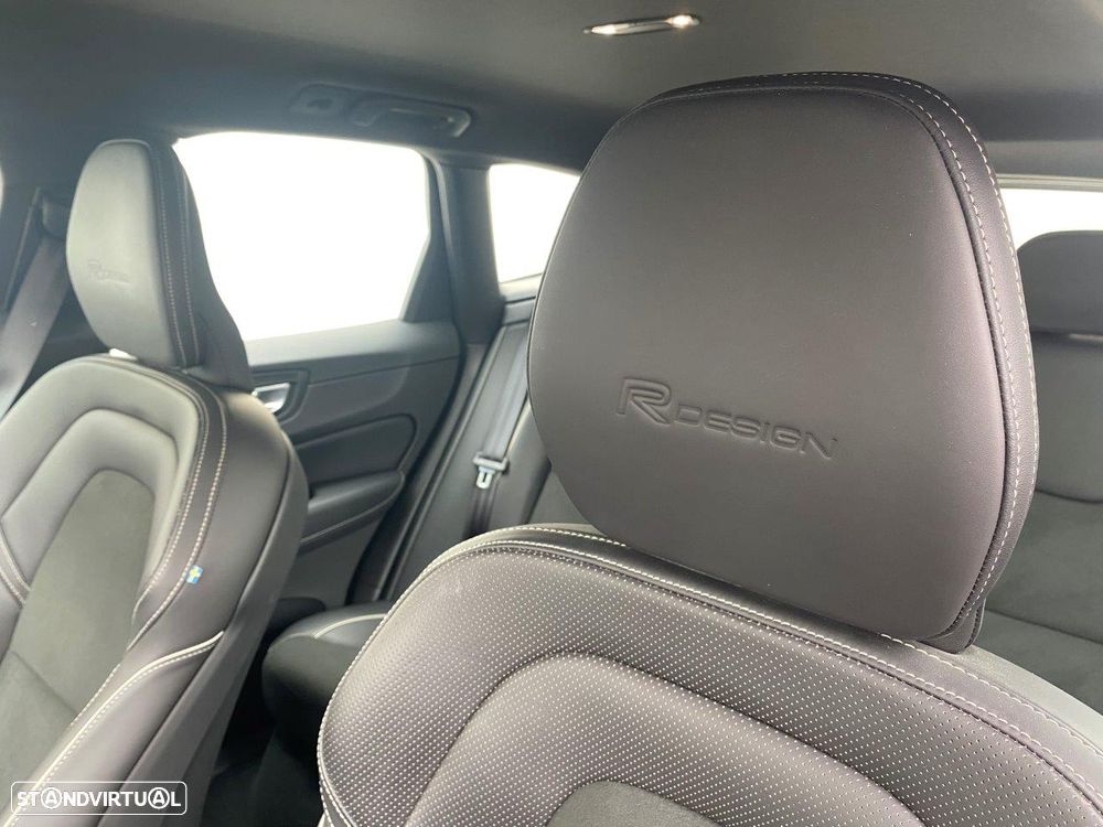 Volvo XC 60 2.0 D4 R-Design Geartronic - 32