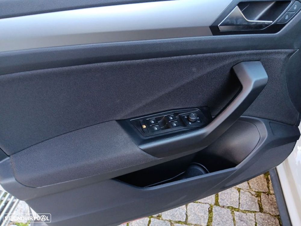 VW T-Roc 1.0 TSI Urban - 17