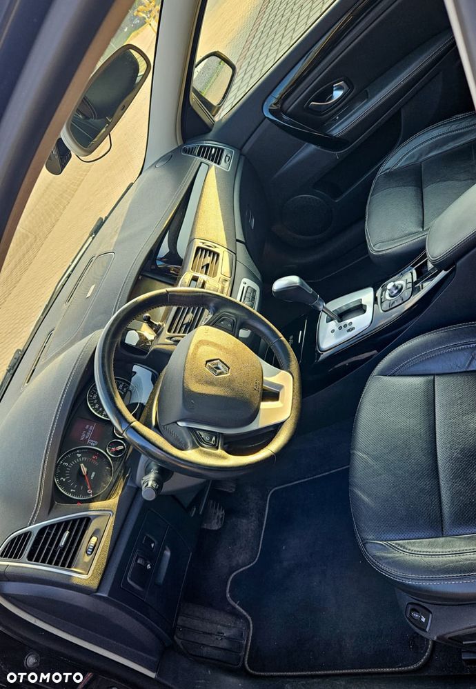 Renault Laguna dCi 110 FAP EDC Paris - 9