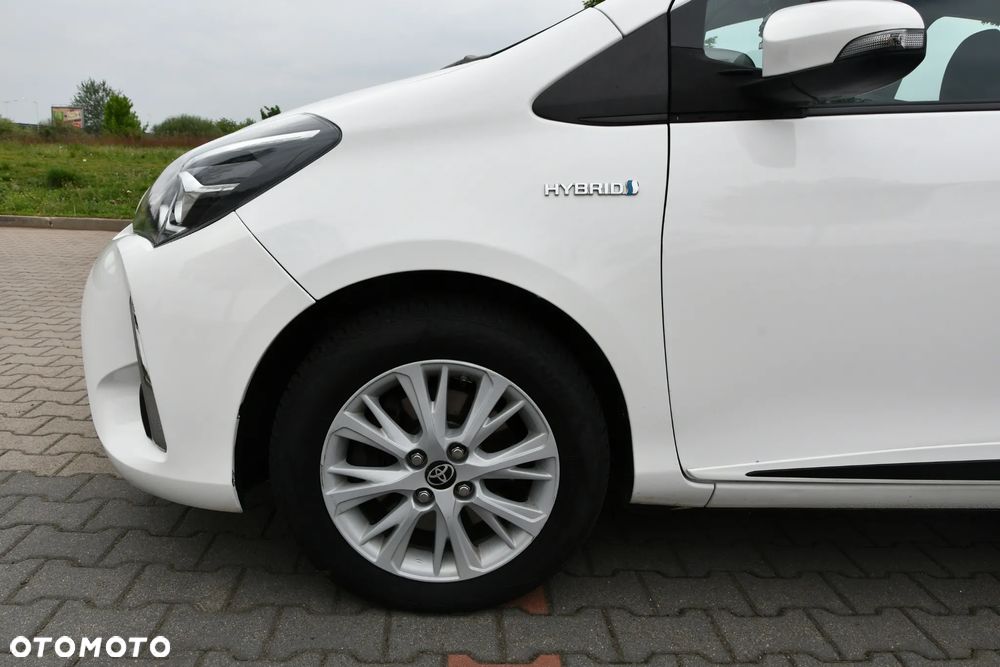 Toyota Yaris Hybrid 100 Premium EU6 - 17