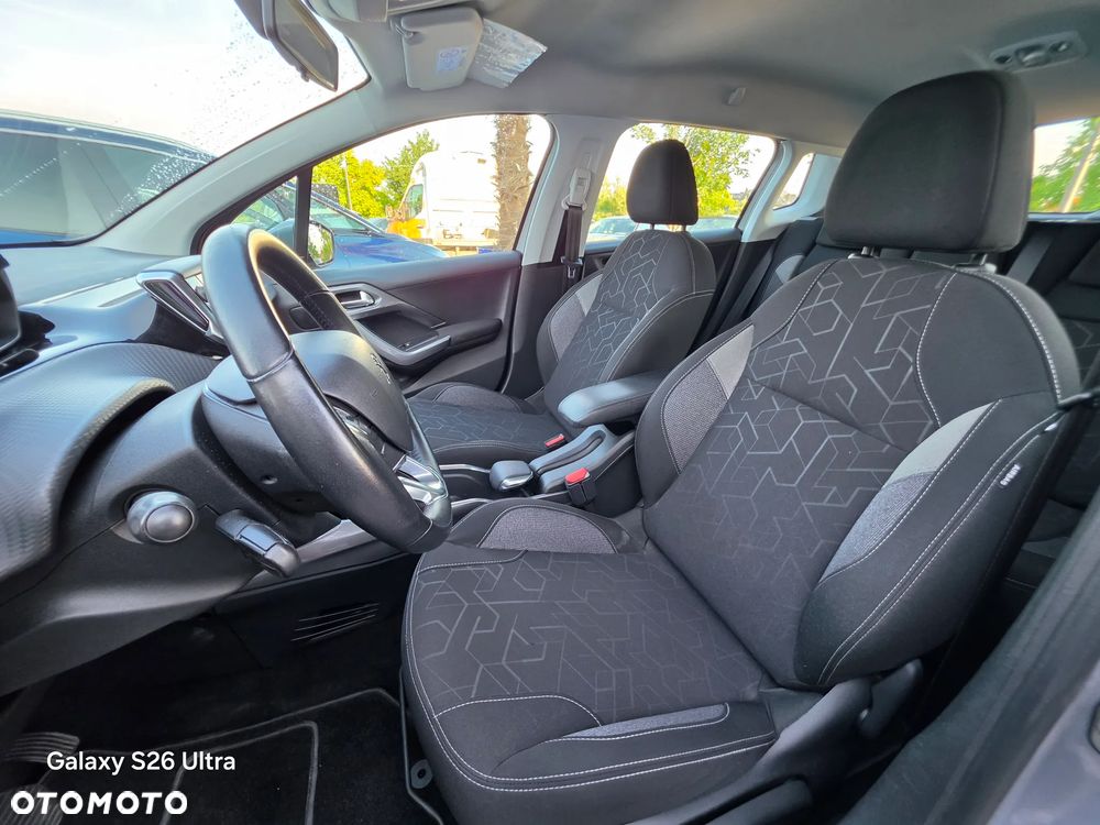 Peugeot 2008 1.2 Pure Tech Active S&S EAT6 - 29