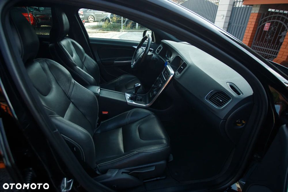 Volvo V60 D3 Summum - 32