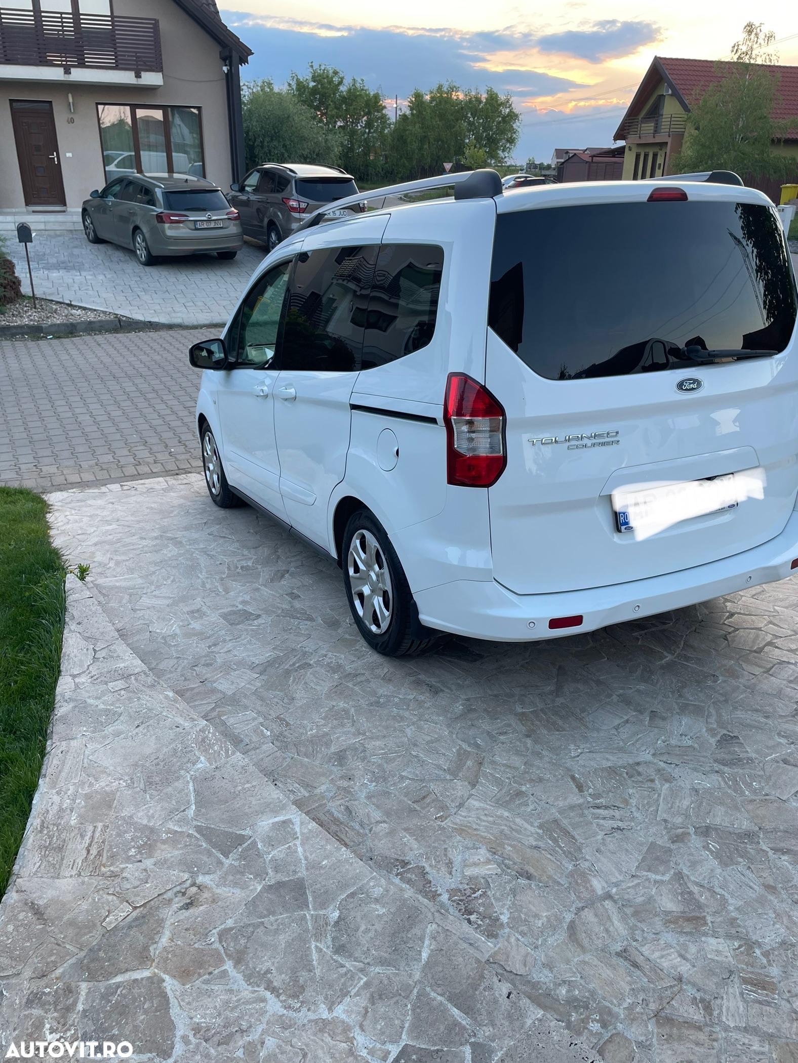 Ford Tourneo Courier 1.5 TDCi Titanium - 5