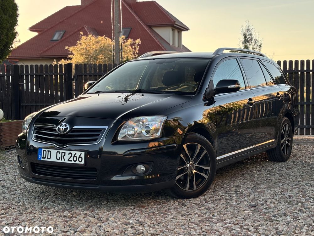 Toyota Avensis 1.8 VVT-i Sol - 1