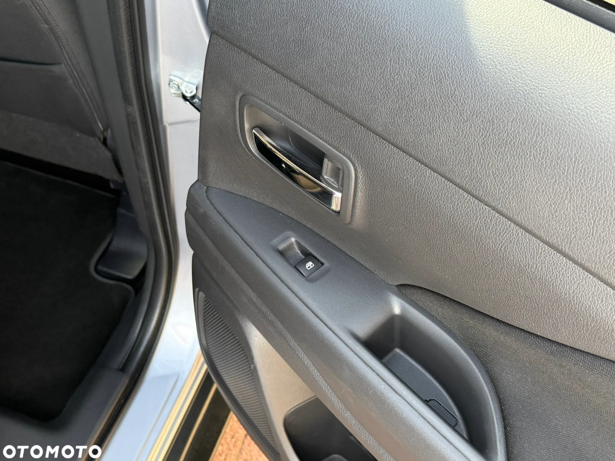 Mitsubishi Outlander 2.0 Intense 4WD CVT - 19