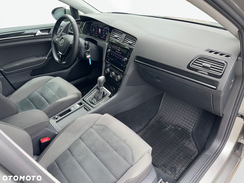 Volkswagen Golf - 12
