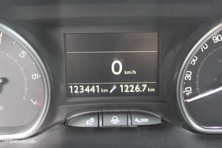 Peugeot 2008 1.2 PureTech Allure - 30