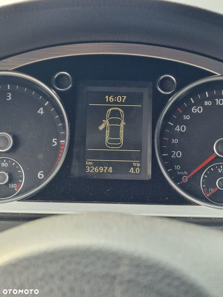 Volkswagen Passat 2.0 TDI DPF Highline - 5