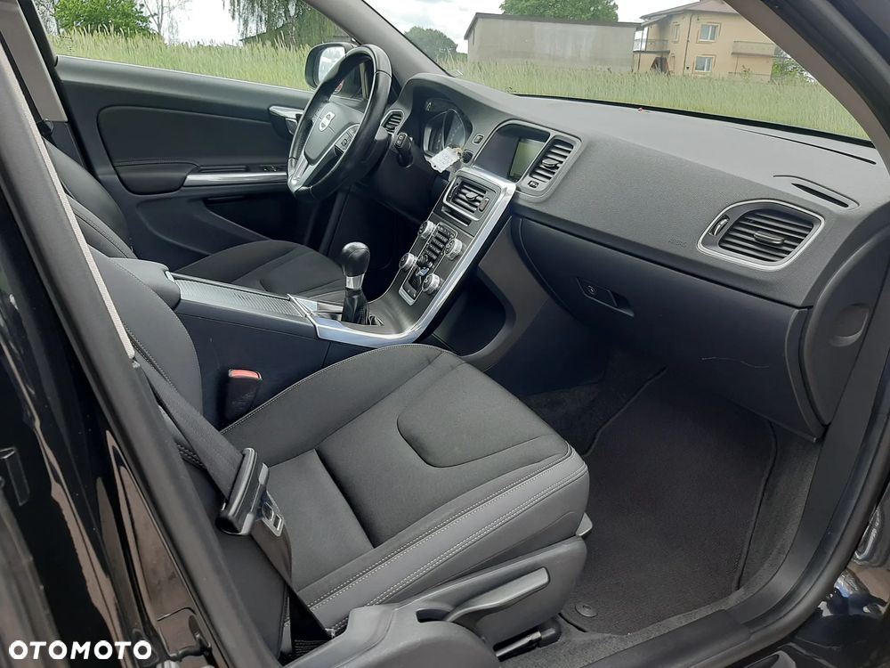 Volvo V60 D2 R-Design Momentum - 23