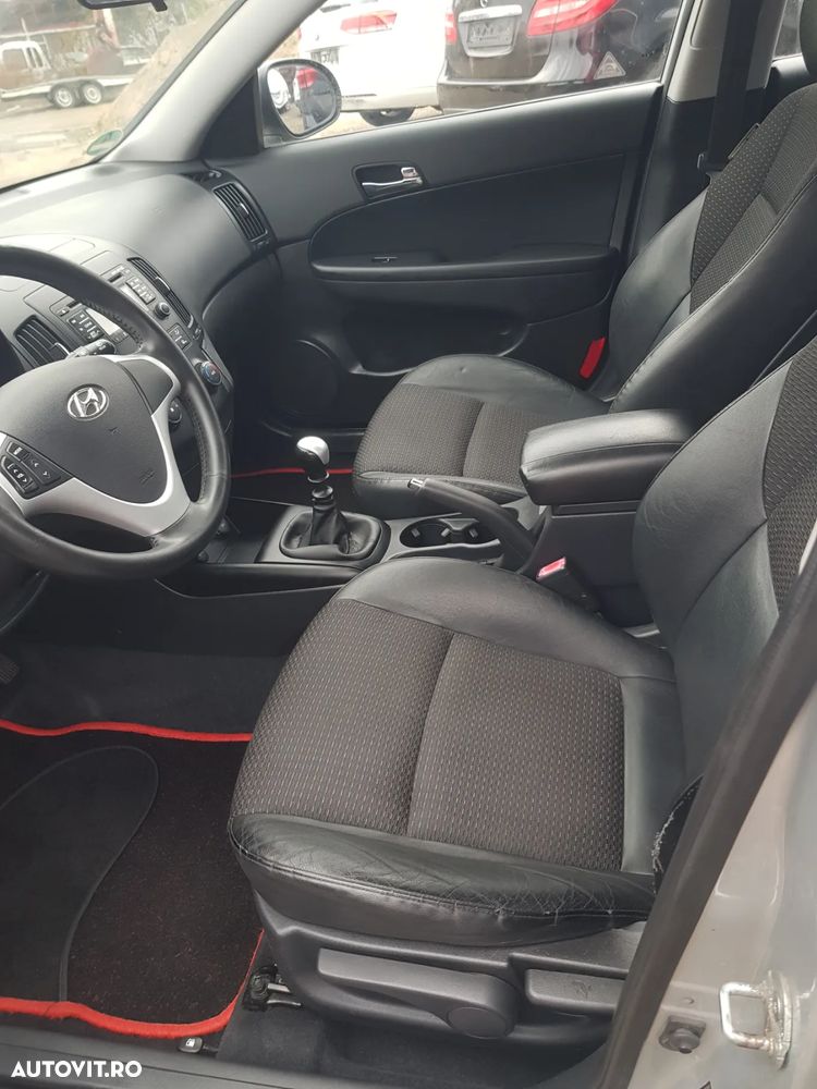 Hyundai i30 1.6 CRDI blue Comfort - 8