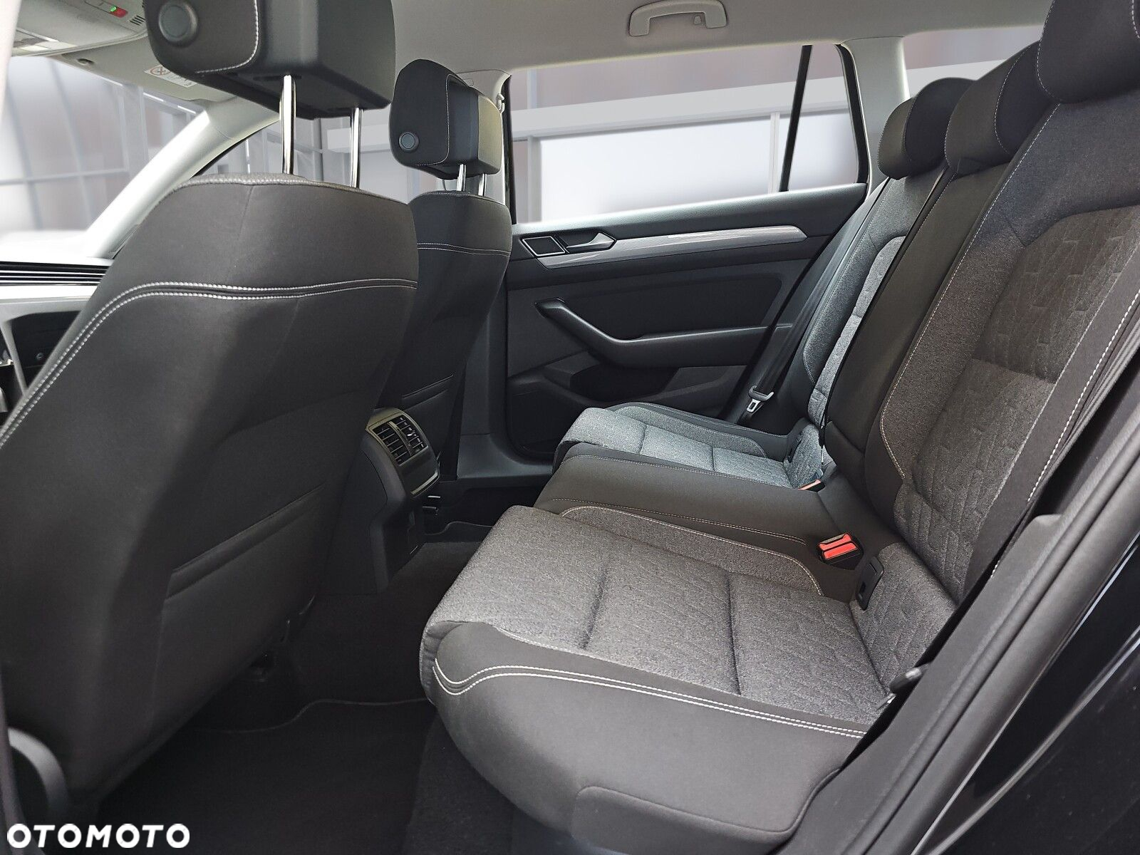Volkswagen Passat 2.0 TDI EVO Business DSG - 24