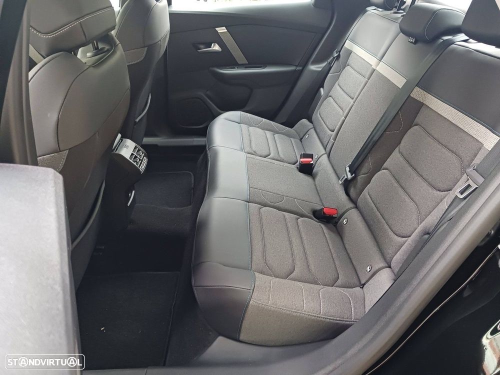 Citroën C4 X 1.2 PureTech Plus EAT8 - 30