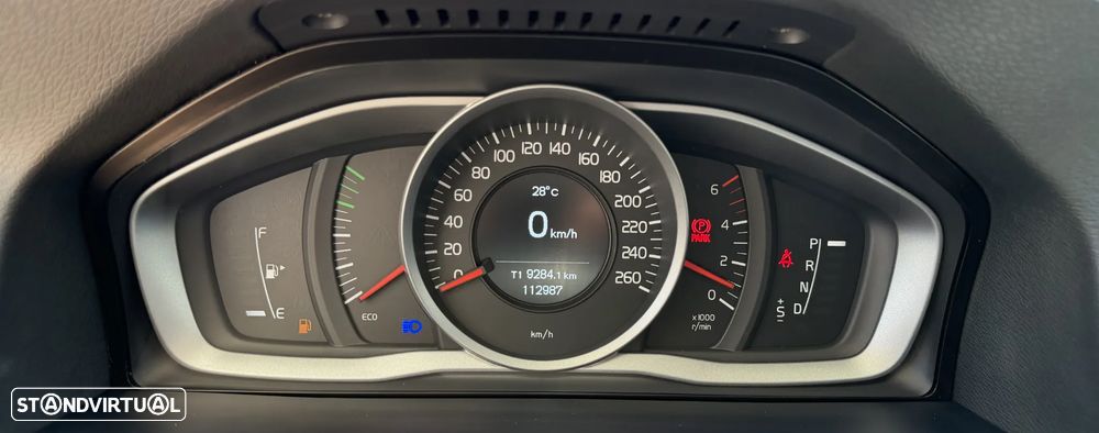 Volvo V60 2.0 D3 Momentum Geartronic - 29