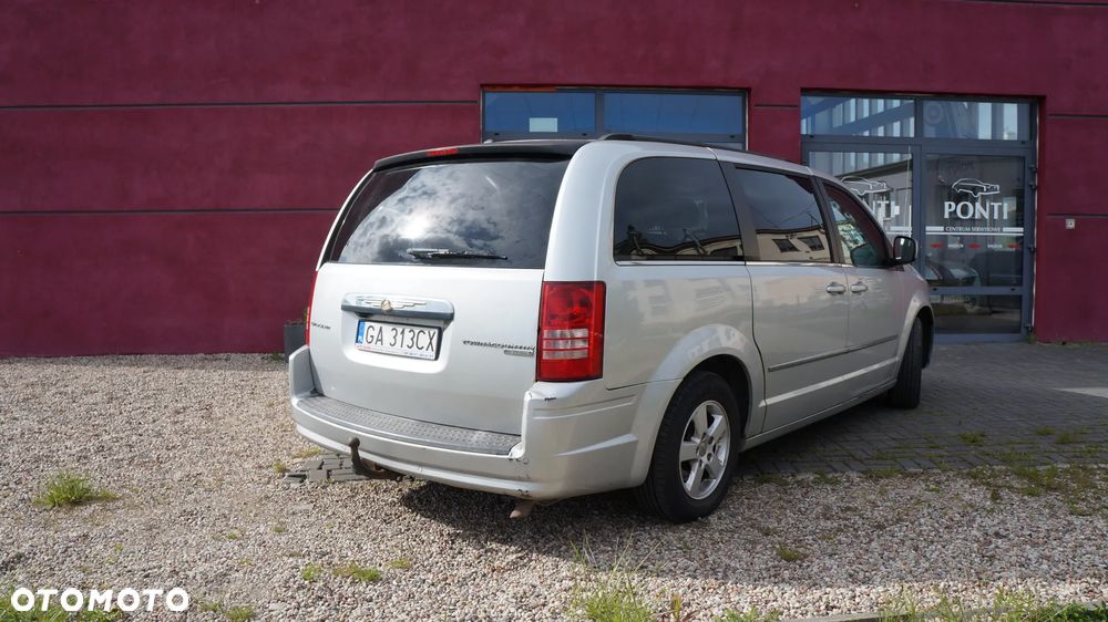 Chrysler Town & Country - 2