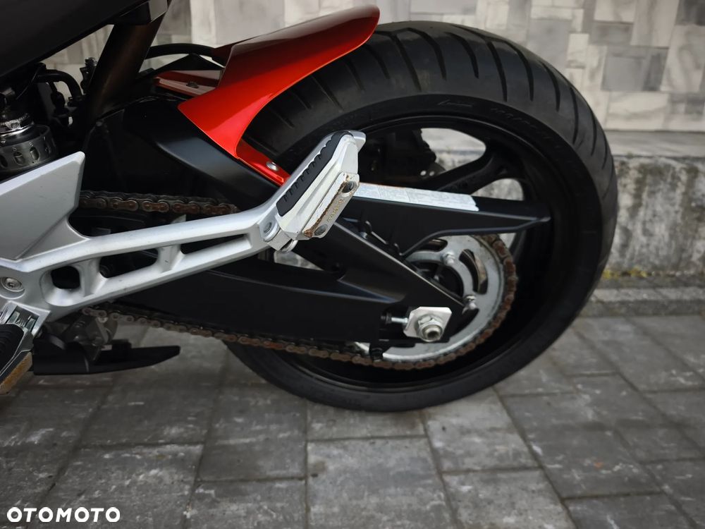 Suzuki GSR - 21