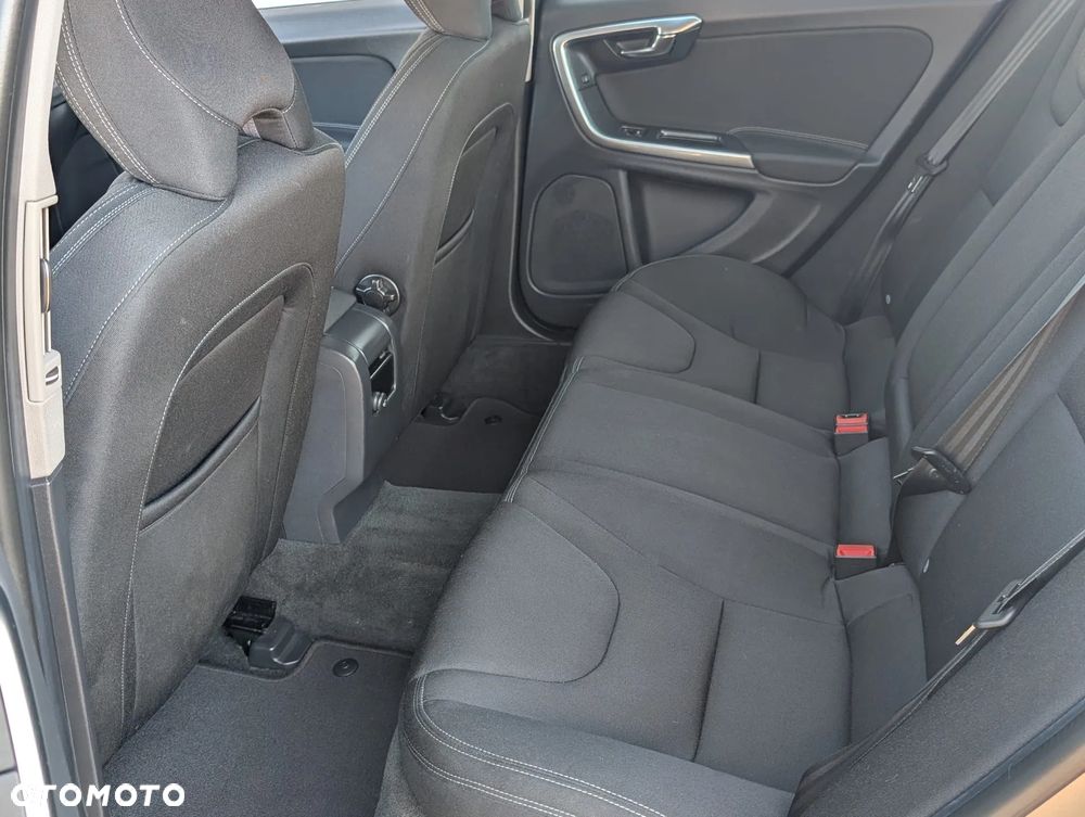 Volvo S60 T4 Momentum - 19