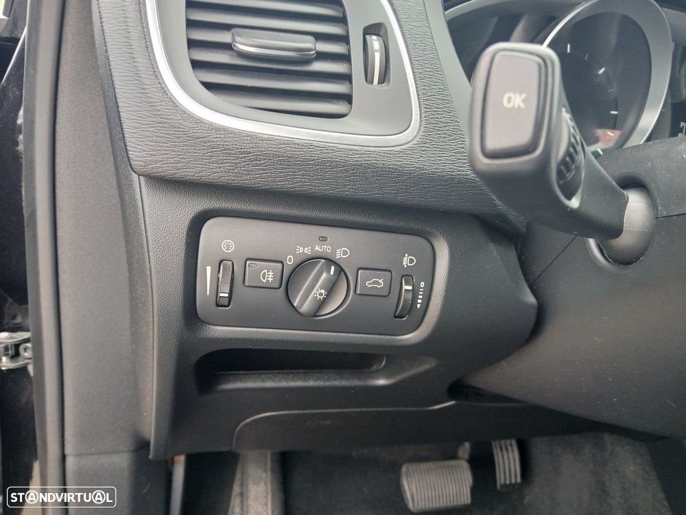 Volvo V40 2.0 D2 Momentum Geartronic - 20