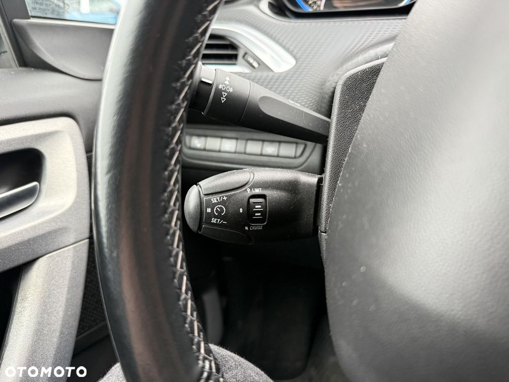 Peugeot 2008 1.2 PureTech Allure S&S - 12